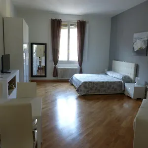 Residenza Piazza Santo Stefano , Bologna Italy