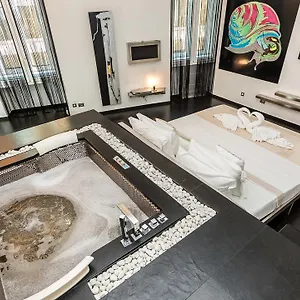 Apartment In Cosmopolitan Hi-tech, Rome